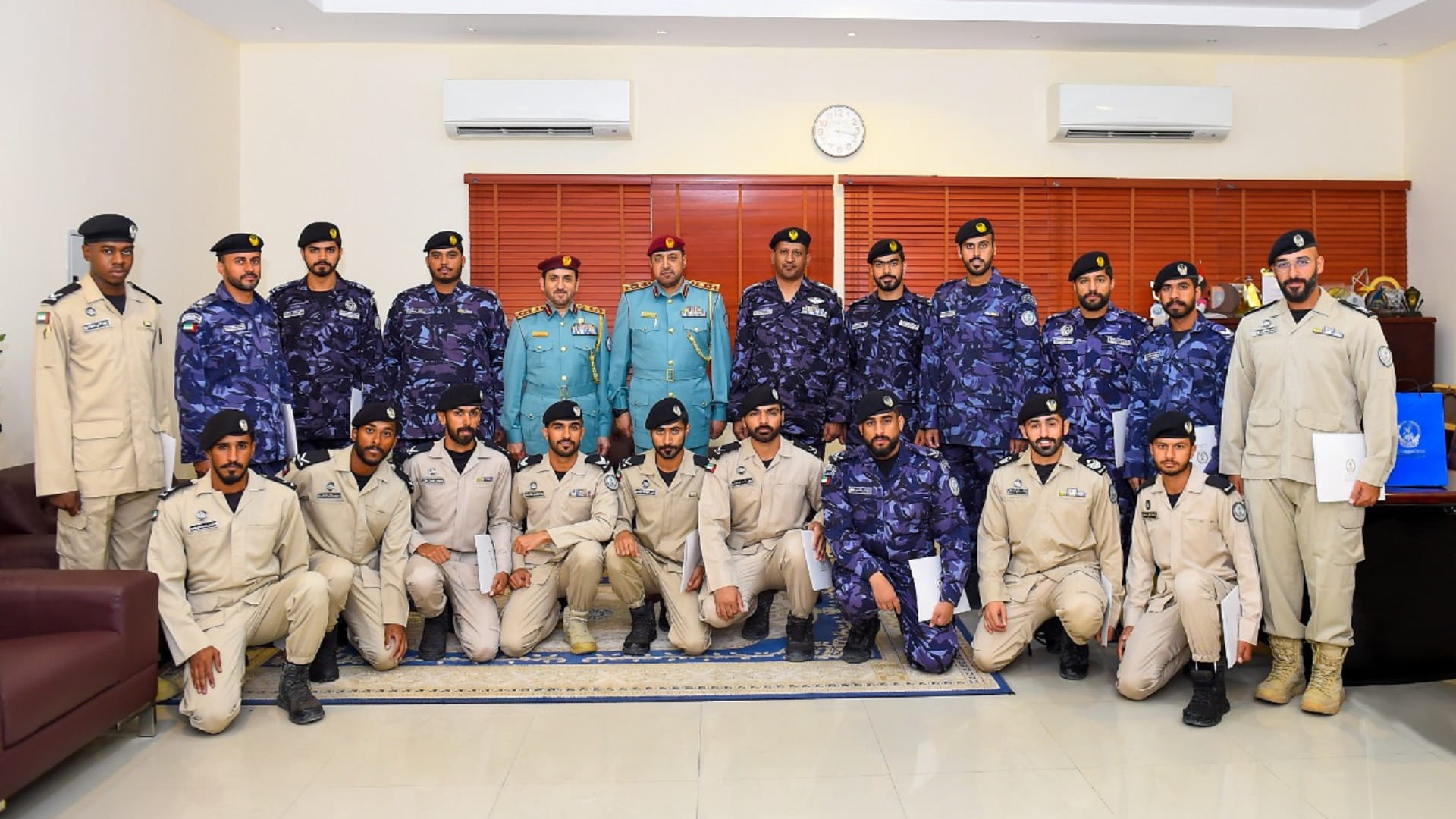 صورة بعنوان: شرطة الشارقة تكرّم منتسبي دورة العمليات الشاملة التأسيسية الـ25  