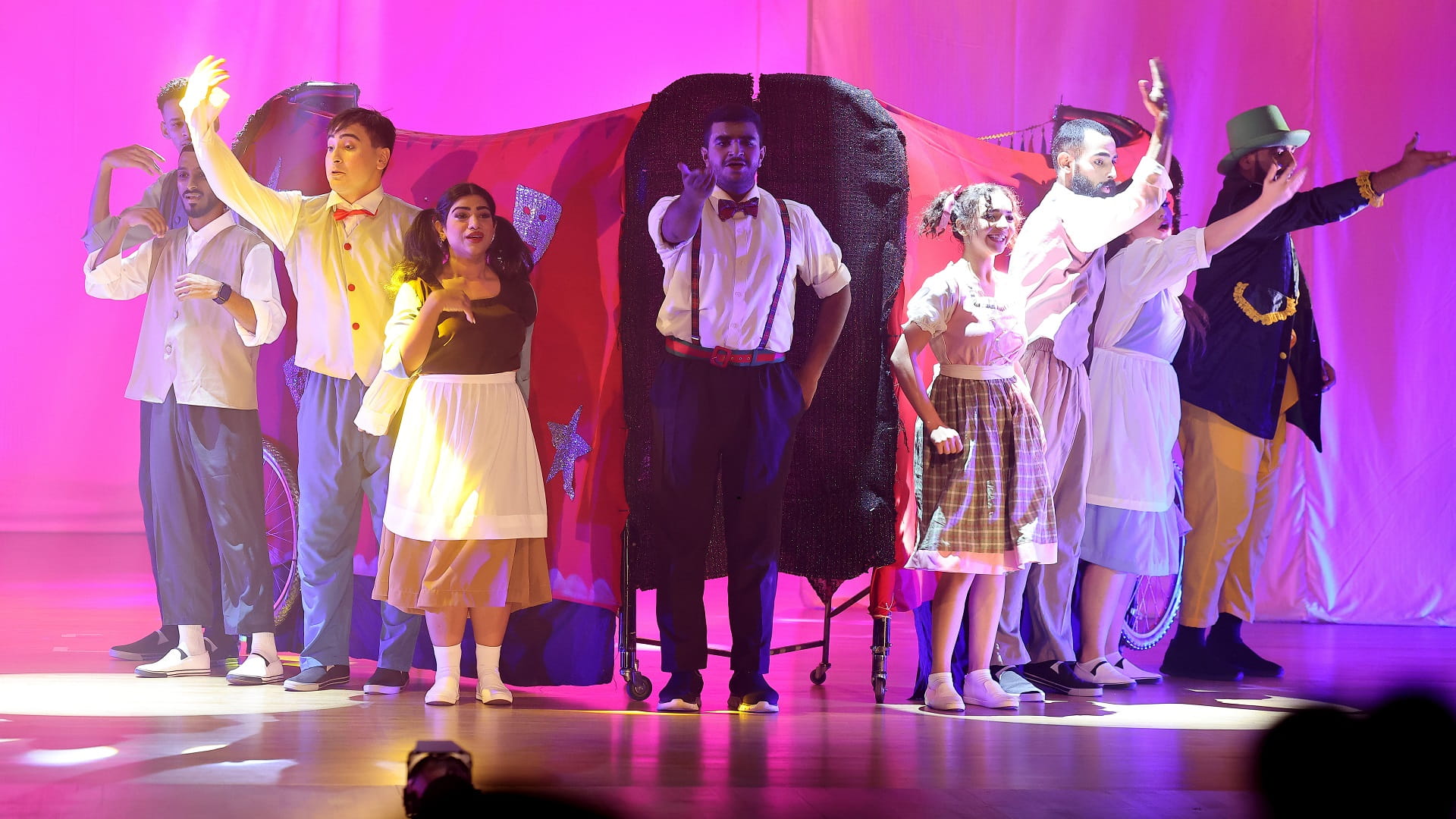 صورة بعنوان: "بيت الدمى" تدعو إلى نبذ الأنانية في مهرجان الإمارات لمسرح الطفل 