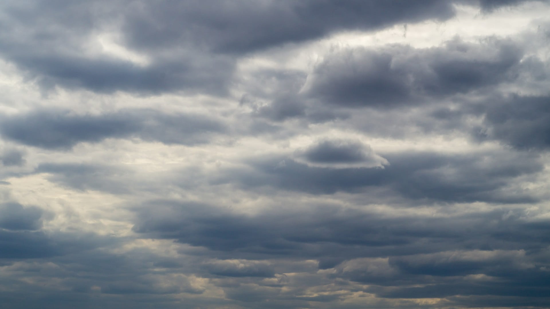 صورة بعنوان: الأرصاد: طقس الغد غائم جزئياً والبحر مضطرب إلى خفيف الموج 