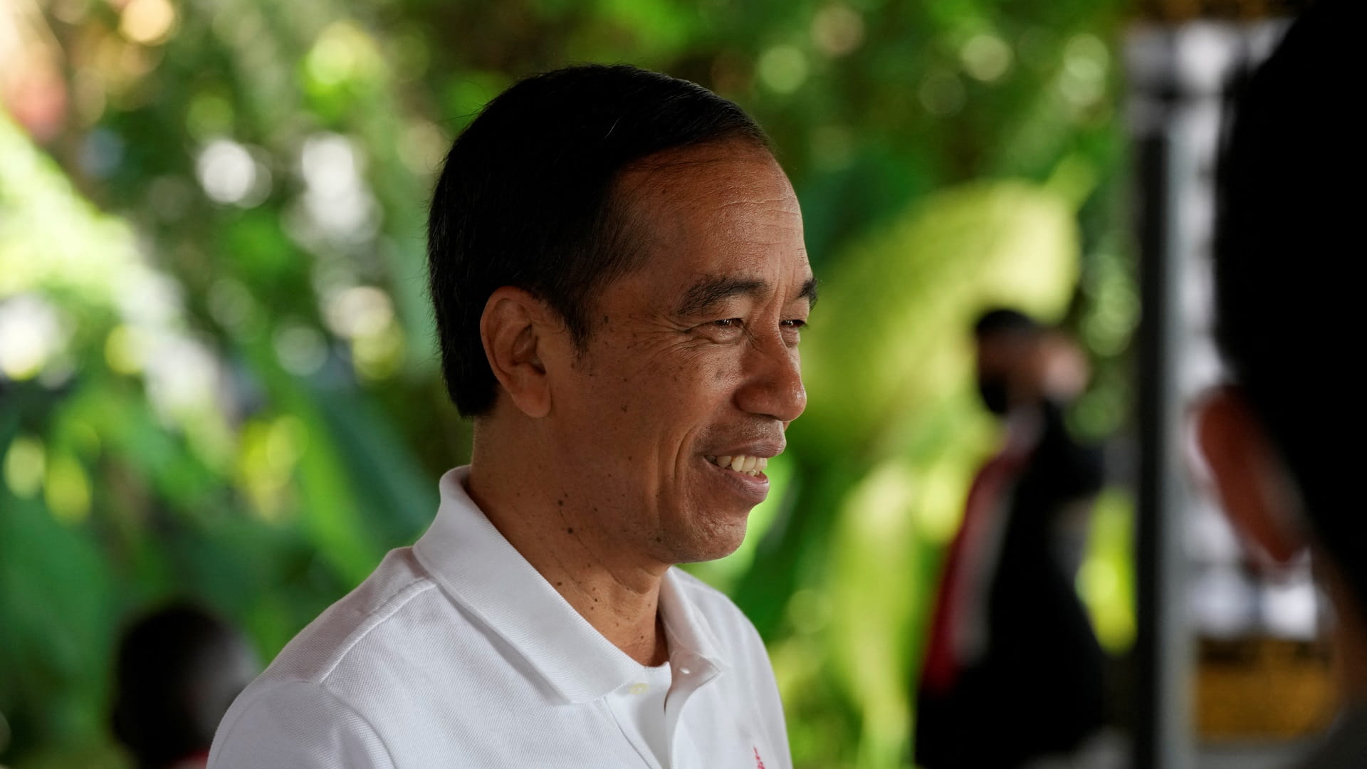 صورة بعنوان: رئيس إندونيسيا يعلن إلغاء جميع القيود المرتبطة بكورونا 