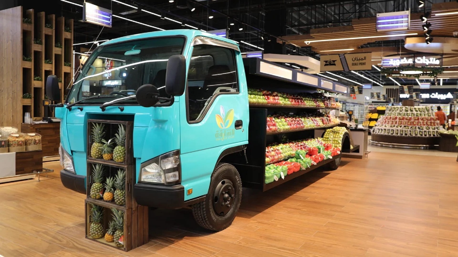 صورة بعنوان: "اجتماعية الشارقة" تدعم المزارعين من كبار السن ببيع منتجاتهم 