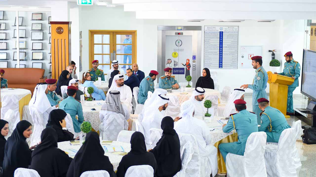 صورة بعنوان: شرطة الشارقة تنظم جلسة التركيز على المتعاملين لتطوير الخدمات 