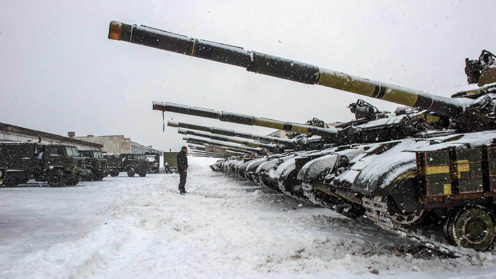 Image for the title: US, Russia diplomats to talk as tensions over Ukraine rise 