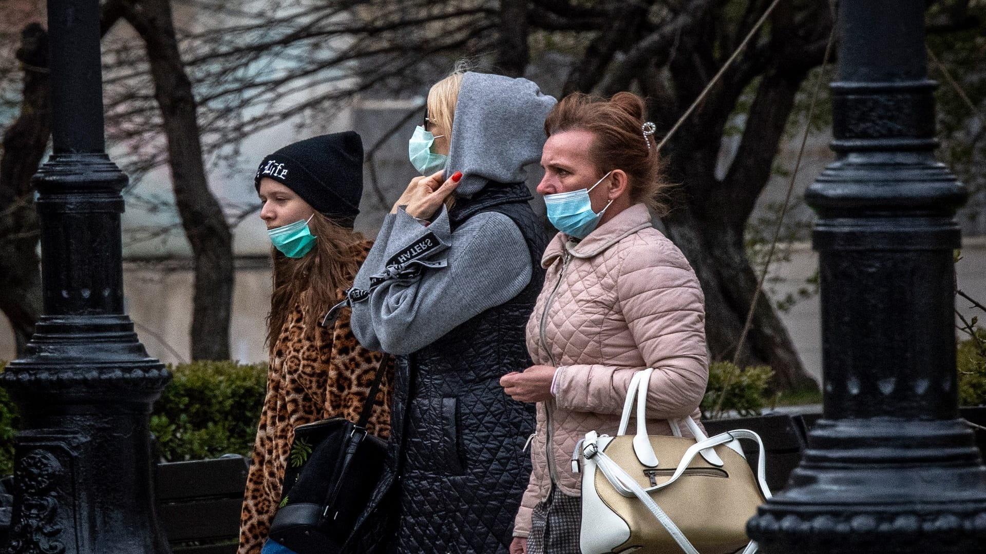 Image for the title: Russia reports new record of daily COVID cases 