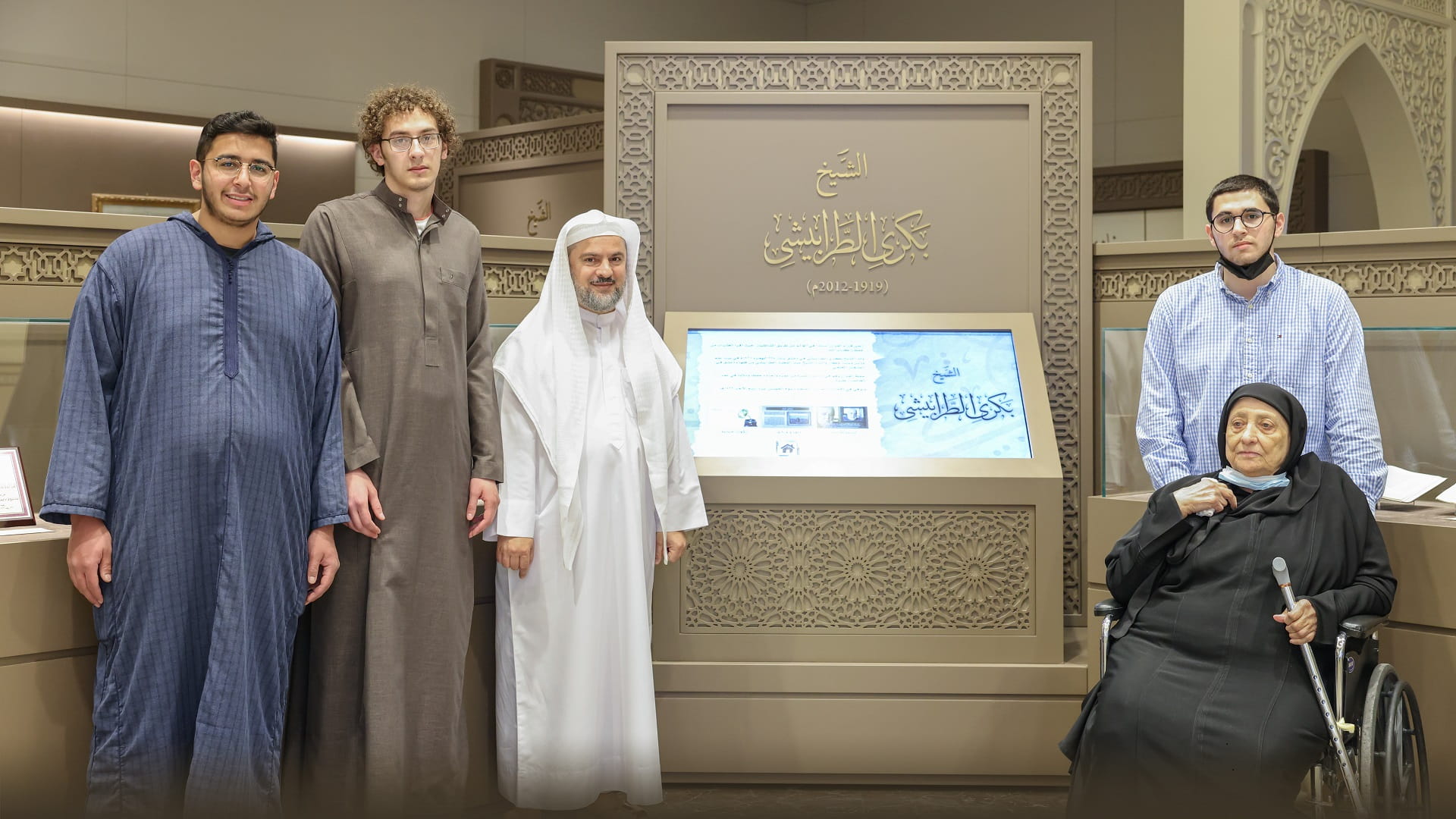 صورة بعنوان: مجمع القرآن الكريم بالشارقة يستضيف عائلة الشيخ بكري الطرابيشي 