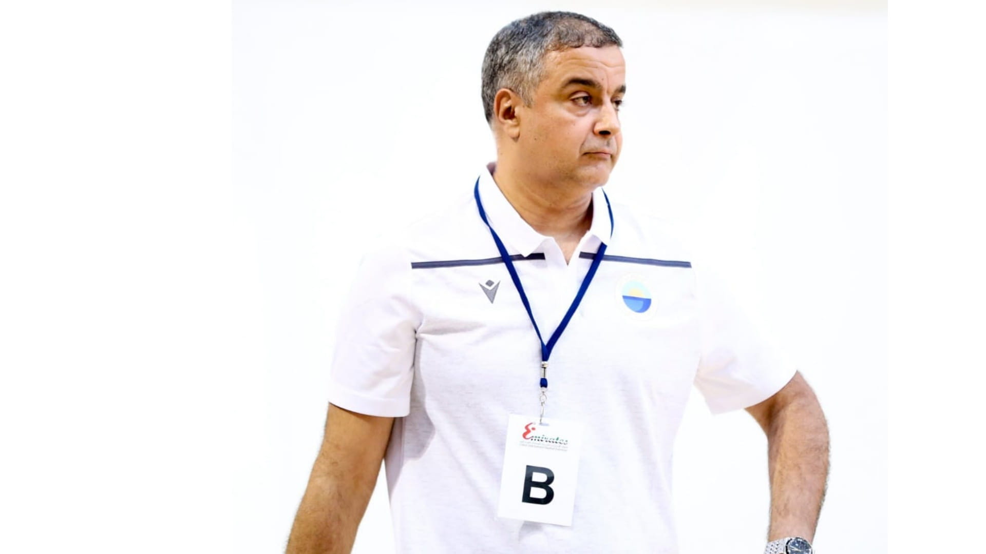 صورة بعنوان: نادي الشارقة يتعاقد رسمياً مع مدرب كرة اليد سفيان حيواني 