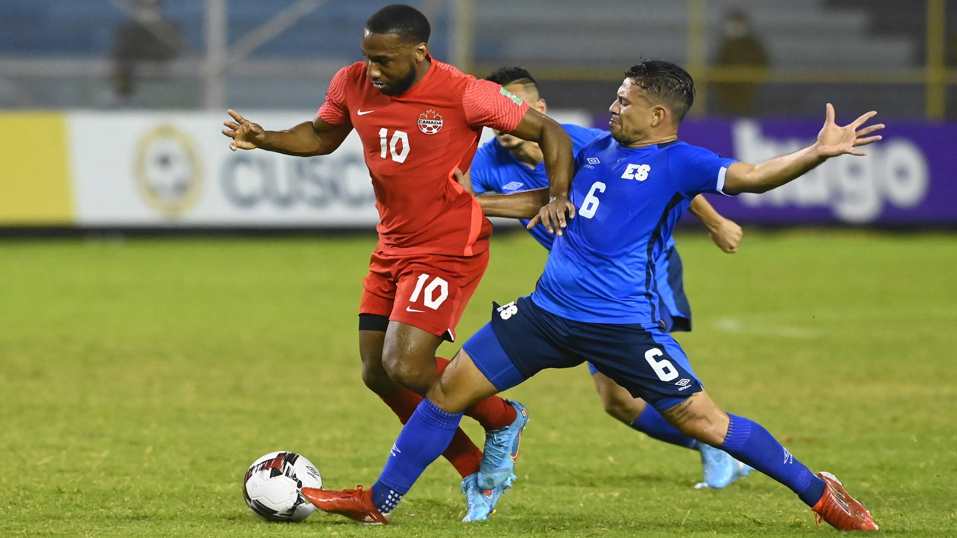 صورة بعنوان: منتخب كندا يتخطى السلفادور ويقترب من التأهل لكأس العالم  