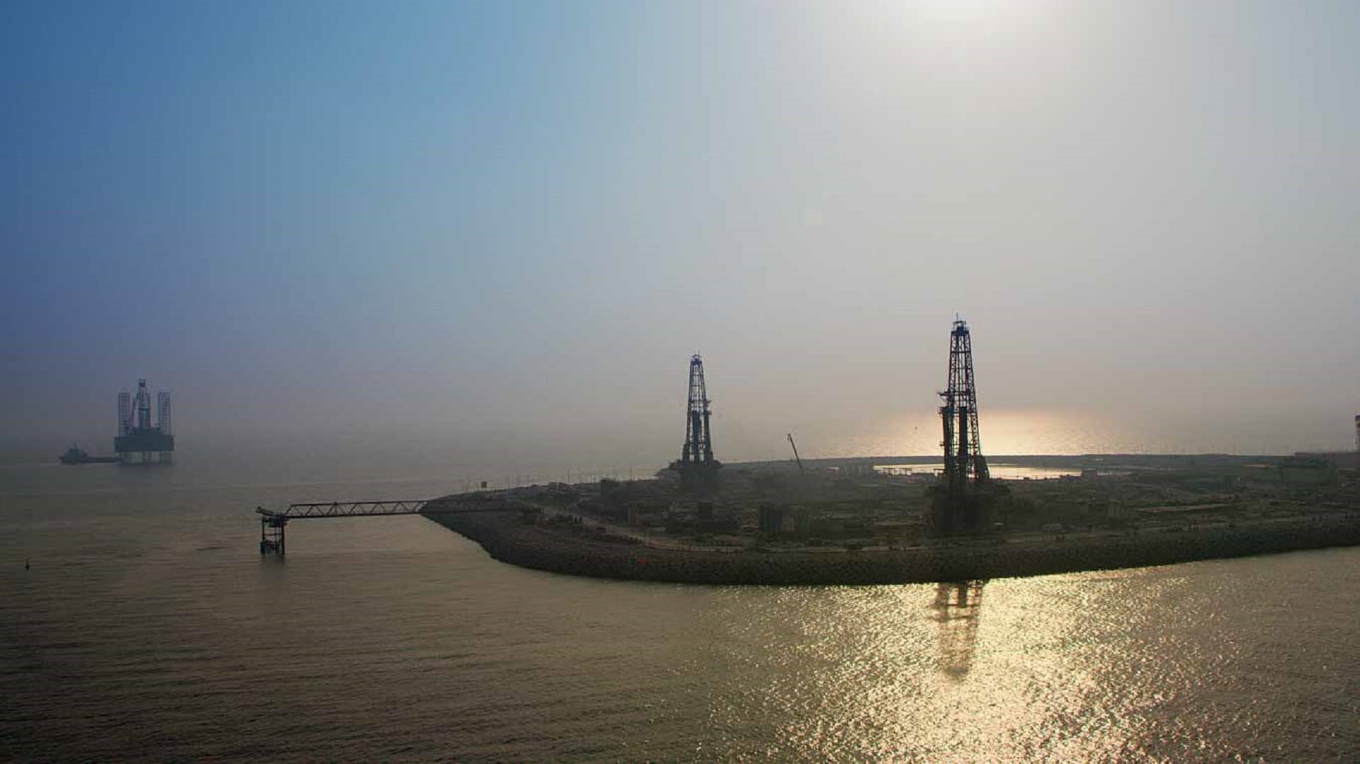 صورة بعنوان: أدنوك تعلن عن اكتشاف موارد من الغاز الطبيعي بمنطقة بحرية في أبوظبي 