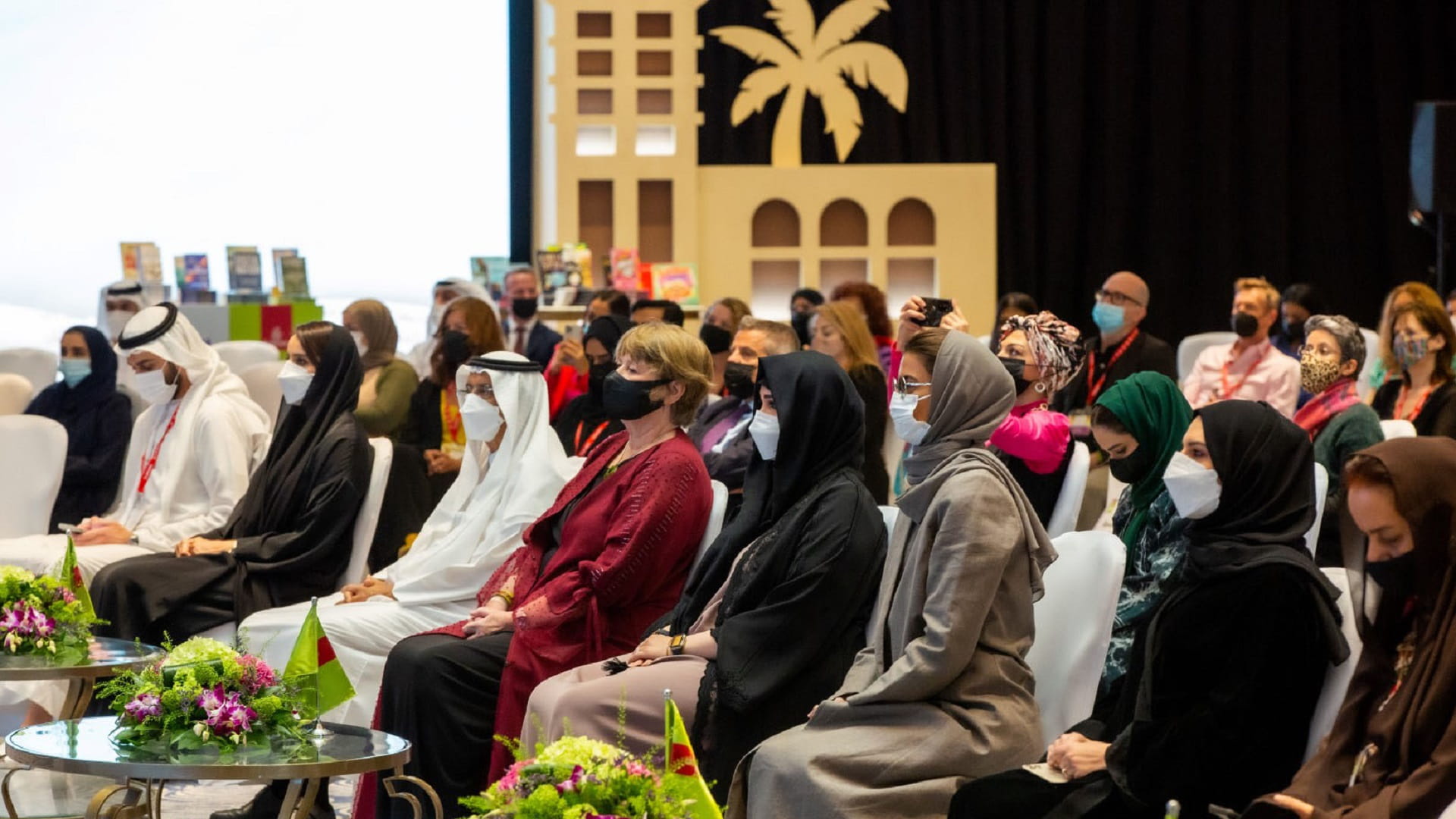 صورة بعنوان: لطيفة بنت محمد تشهد الحفل الرسمي لمهرجان طيران الإمارات للآداب 