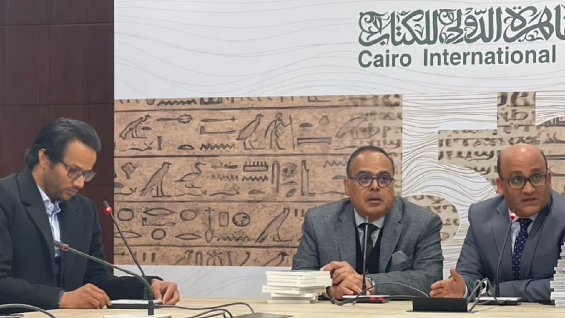 صورة بعنوان: "الشارقة للتراث" يطلق سلسلة "عالم التراث" بمعرض القاهرة للكتاب 