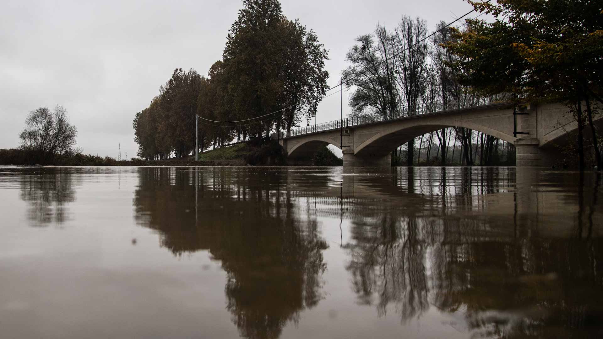 Image for the title: Drought hits Italy's longest river 