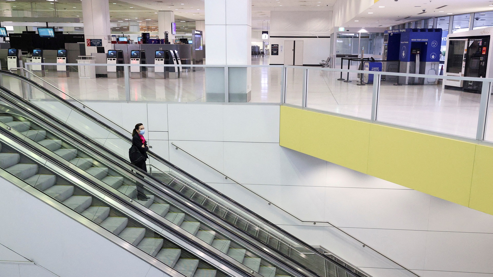 صورة بعنوان: أستراليا تعيد فتح حدودها بالكامل أمام المسافرين المطعمين  