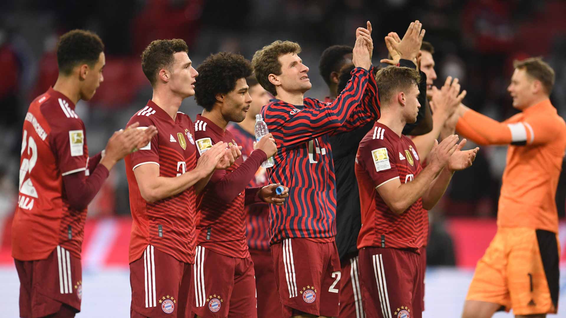 Image for the title: Bayern see off Leipzig with help of own goal 