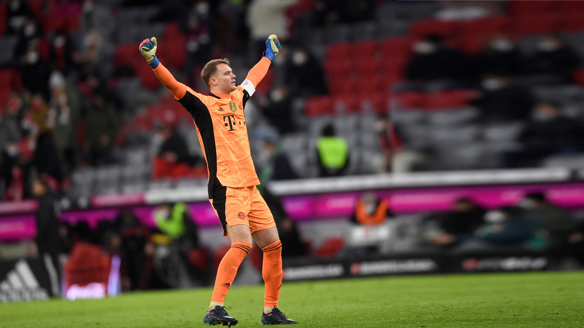 صورة بعنوان: بايرن ميونخ الألماني يعلن غياب قائده نوير لعدة أسابيع 