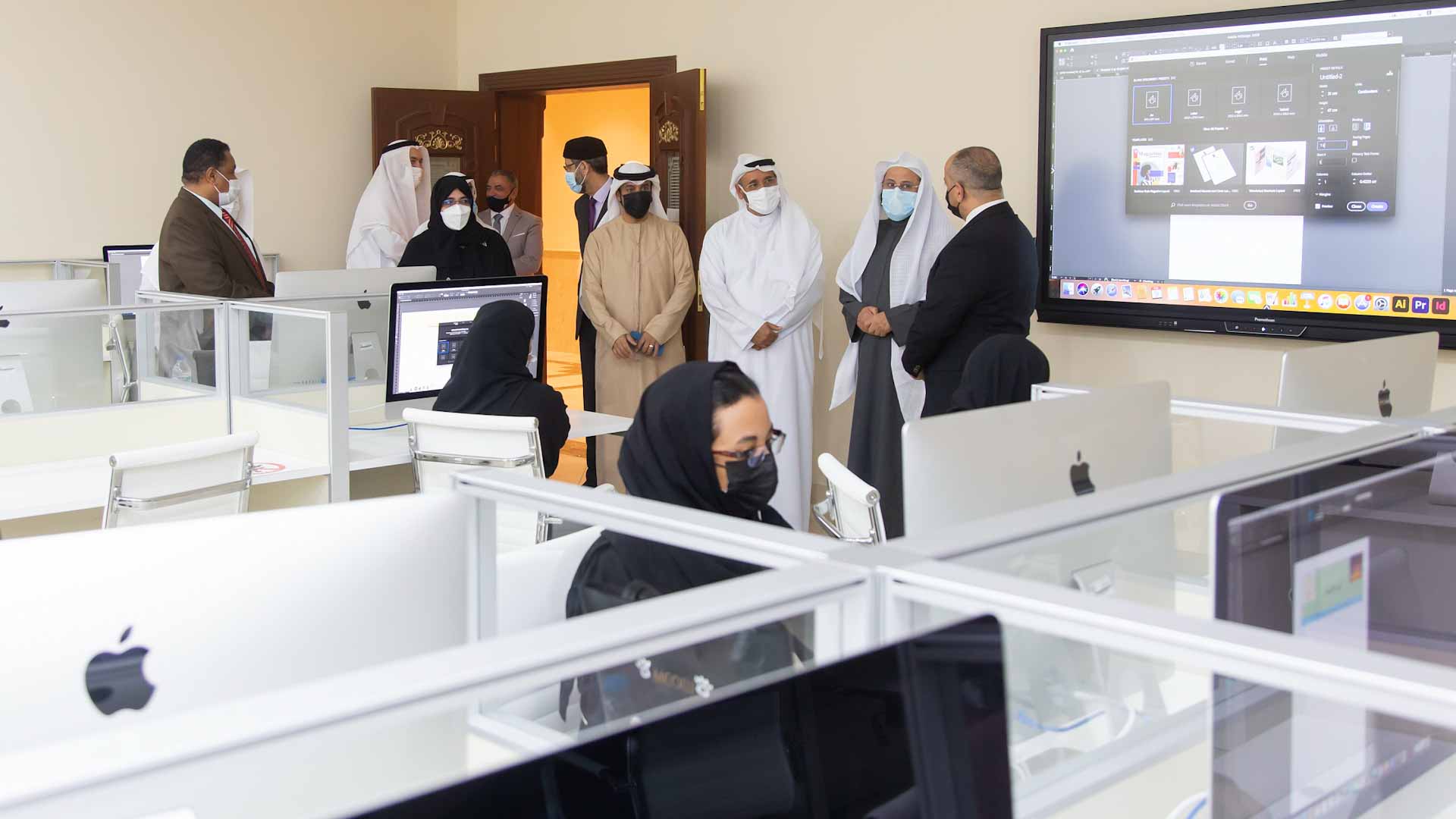 صورة بعنوان: جمال الطريفي يفتتح مبنى كلية الاتصال بالجامعة القاسمية 