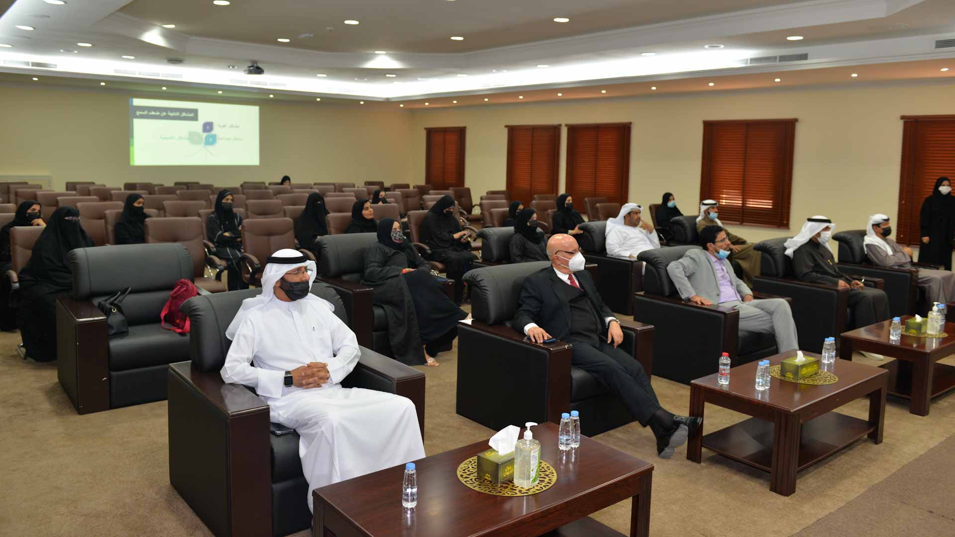 صورة بعنوان: جامعة الشارقة بخورفكان توعّي المجتمع بالإعاقة السمعية 