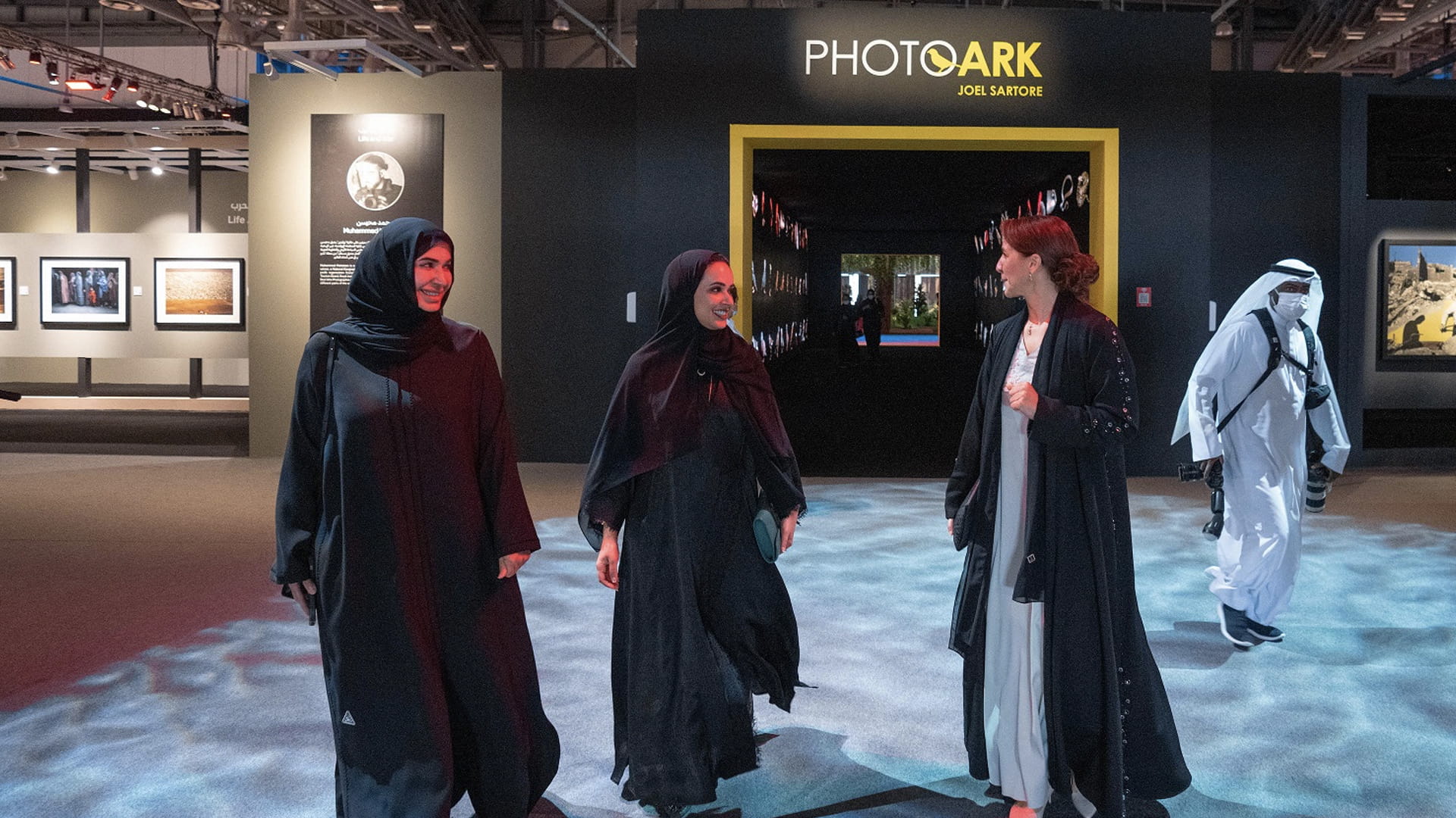 صورة بعنوان: مريم المهيري تطّلع على معارض "إنقاذ المحيطات" في "اكسبوجر 2022" 