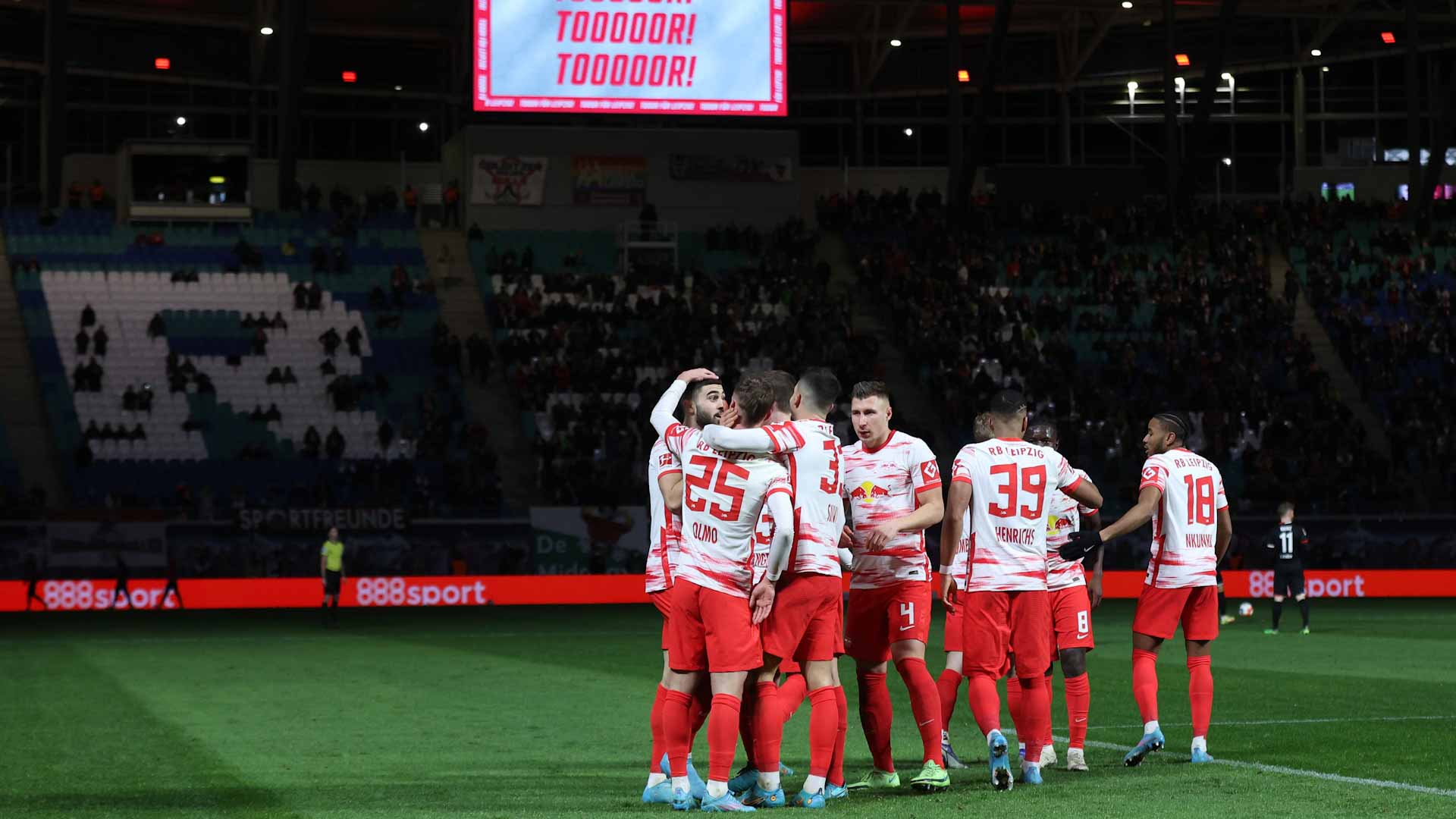 صورة بعنوان: لايبزج يصعد للمركز الرابع في الدوري الألماني  