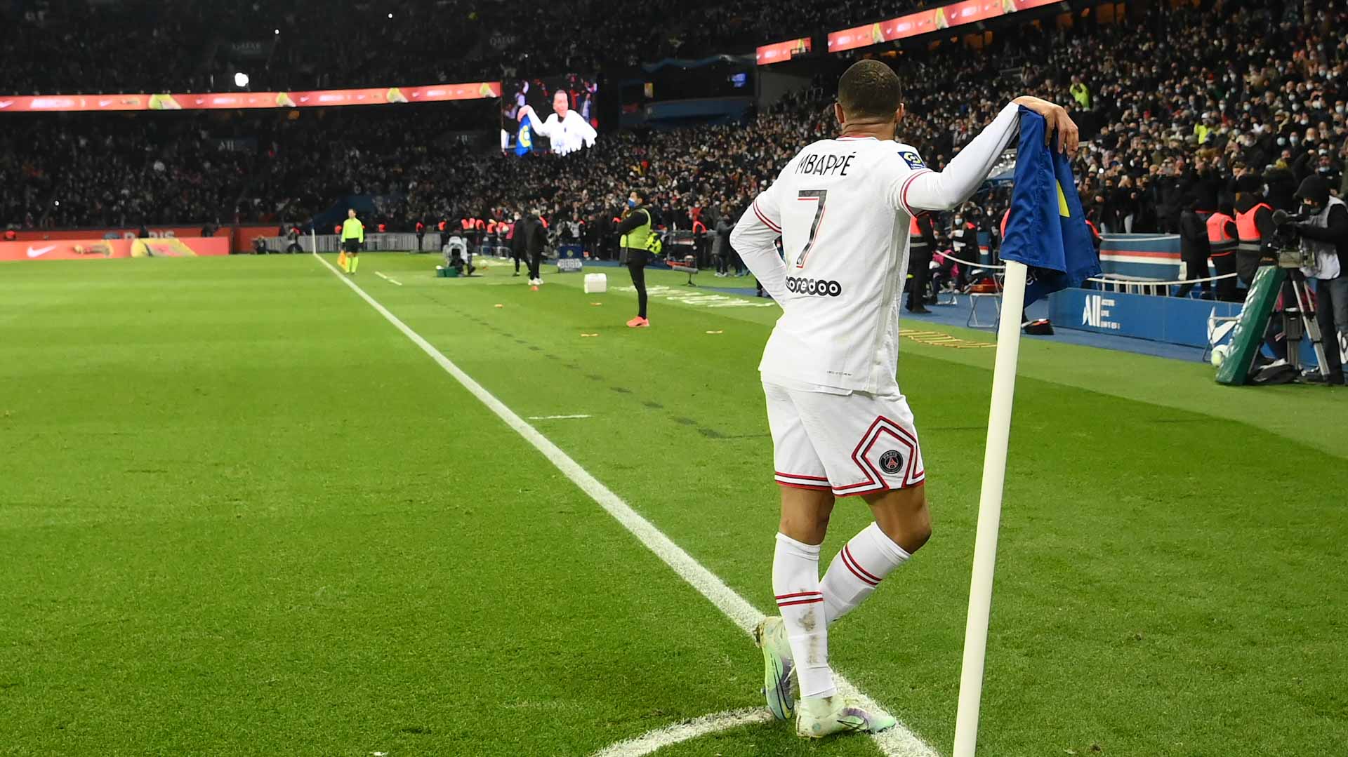 صورة بعنوان: سان جيرمان يعزز صدارته للدوري الفرنسي لكرة القدم  