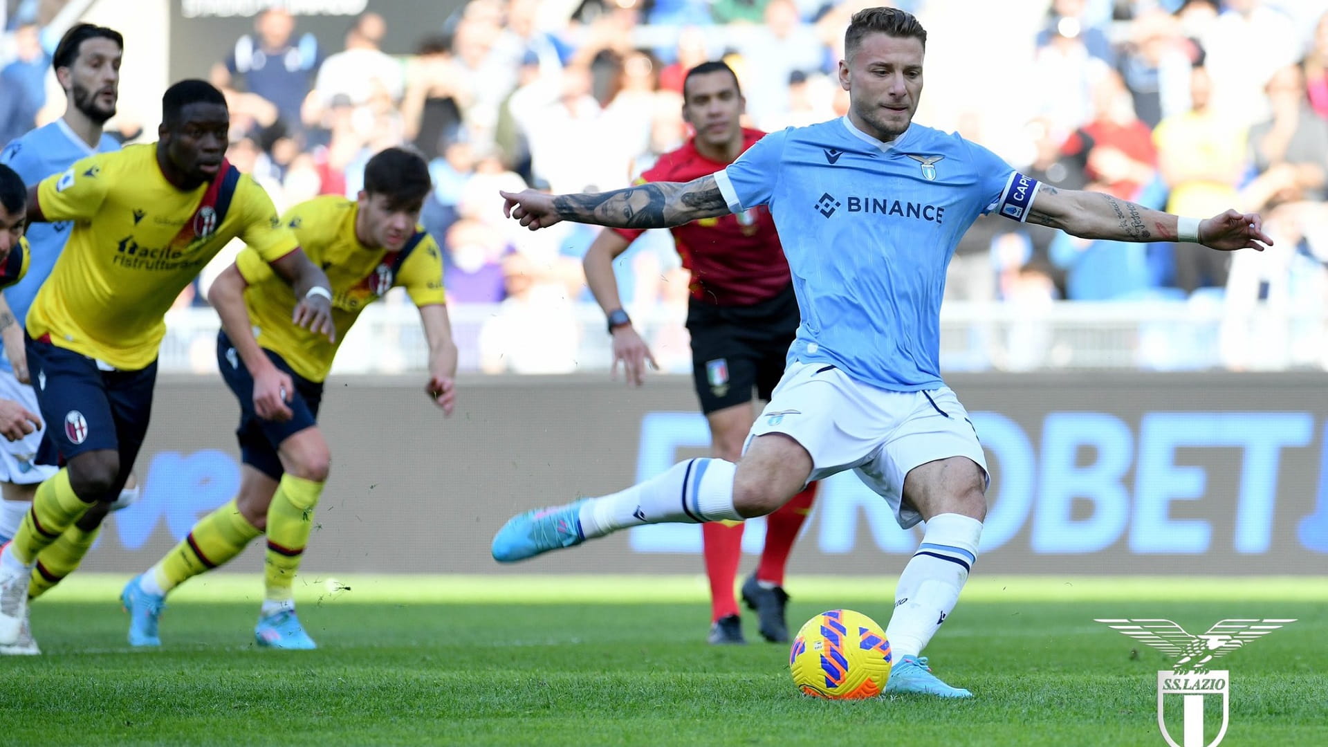 صورة بعنوان: لاتسيو يقسو على بولونيا في الدوري الإيطالي لكرة القدم  