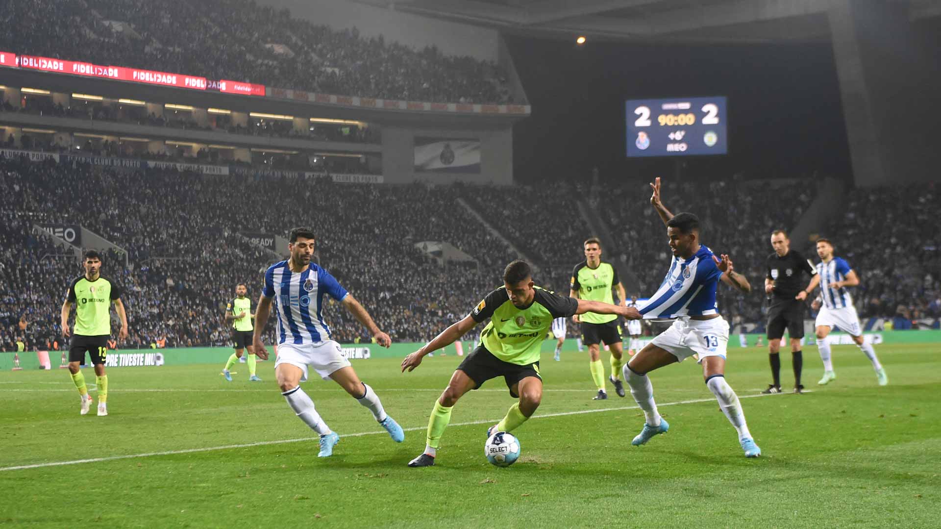 صورة بعنوان: بورتو يحافظ على صدارة الدوري البرتغالي لكرة القدم  