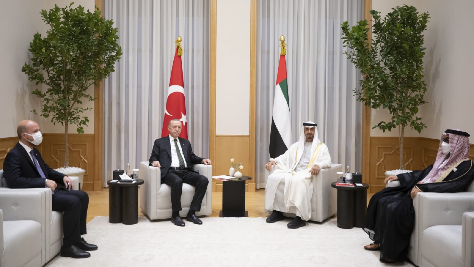 صورة بعنوان: محمد بن زايد والرئيس التركي يشهدان تبادل اتفاقيات ومذكرات تفاهم  