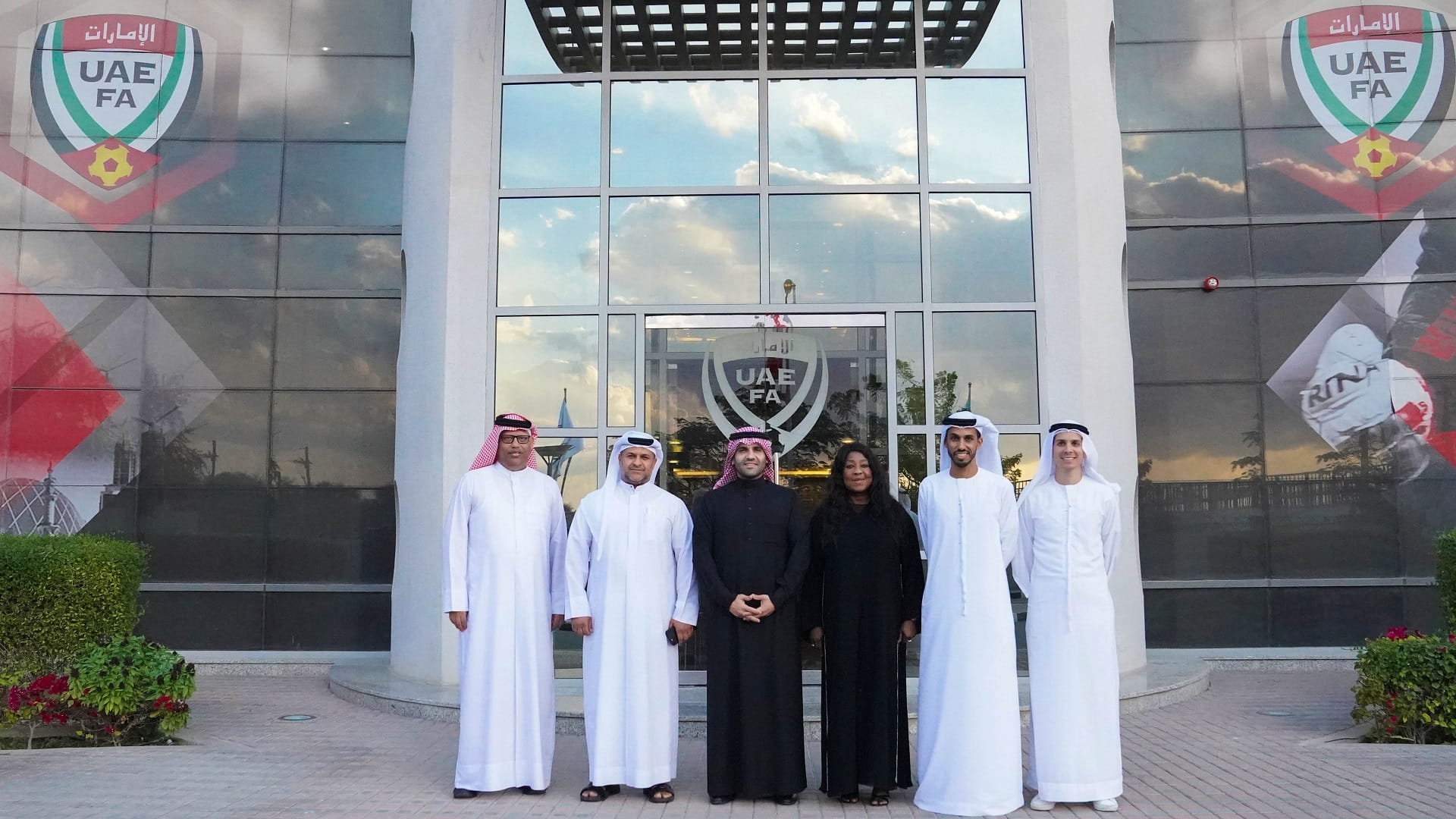 صورة بعنوان: الإمارات تقدم ملف استضافتها كأس العالم لكرة القدم الشاطئية 2023 