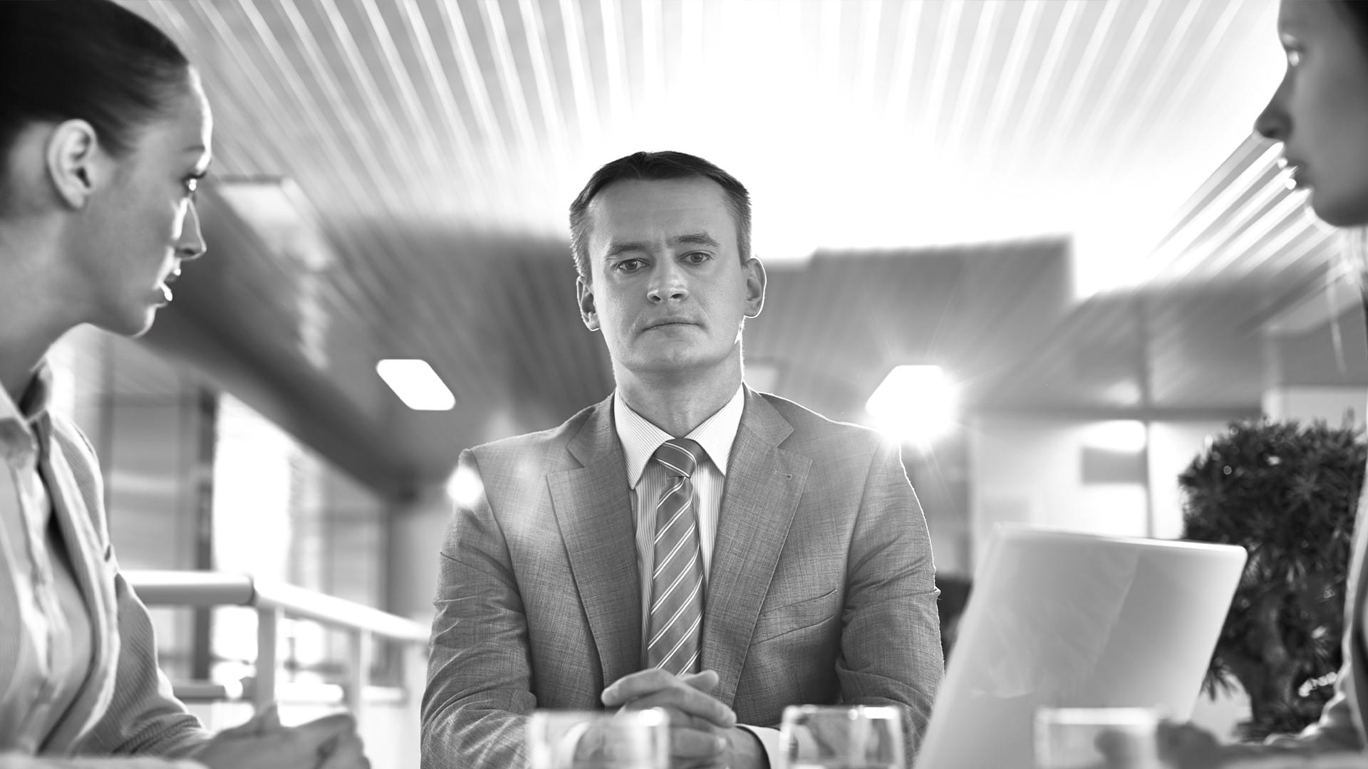 صورة بعنوان: المدير السجين...  