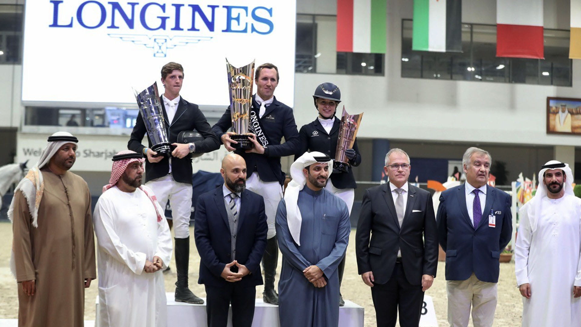 صورة بعنوان: سلطان بن أحمد يتوّج الفارس كريستابس بكأس بطولة حاكم الشارقة 
