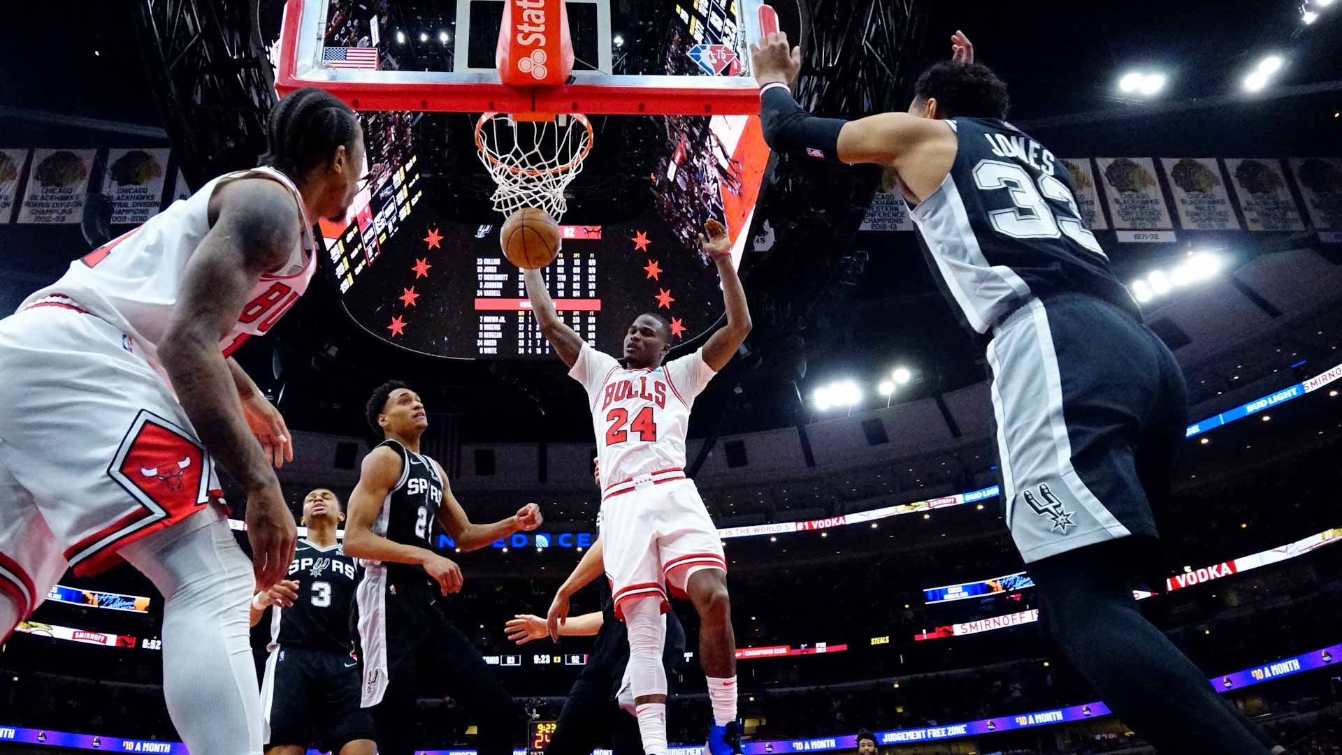 صورة بعنوان: شيكاغو بولز يتخطى سان أنتونيو سبيرز في السلة الأميركية 