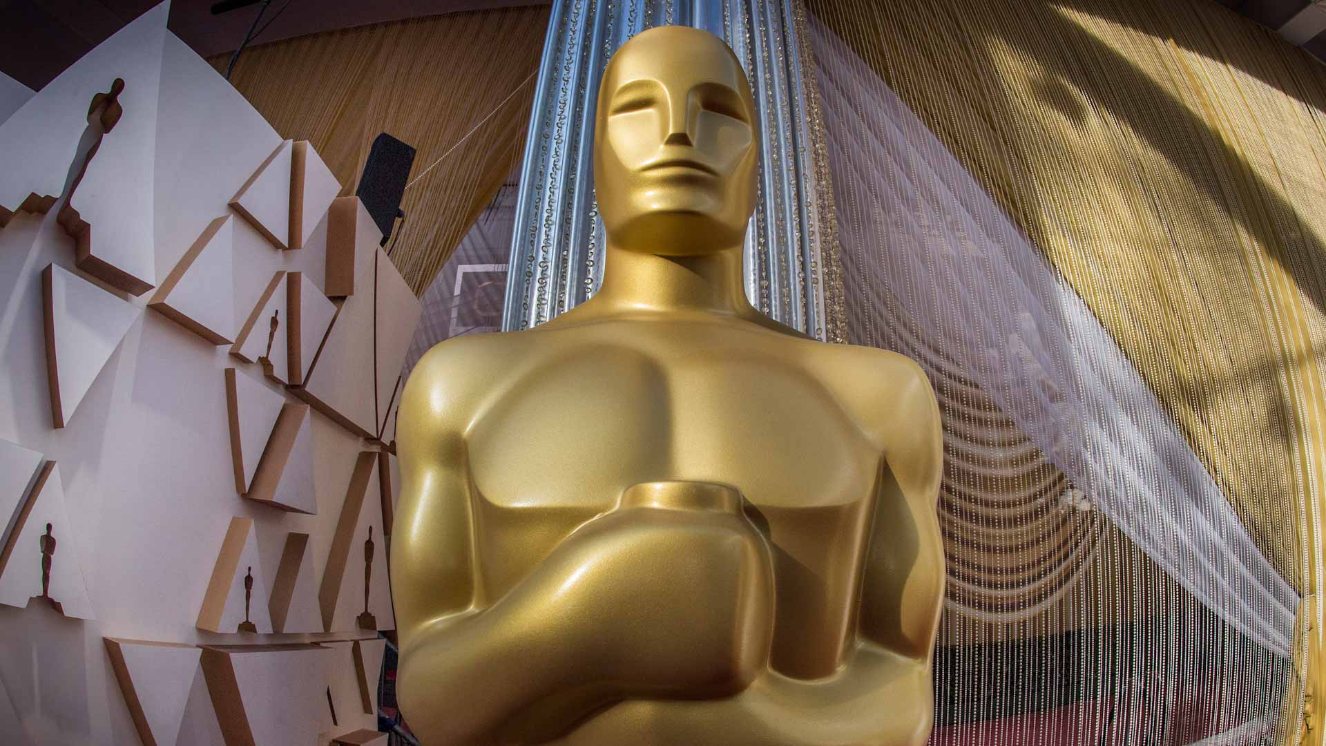 Image for the title: Oscars adds 'fan favorite' prize voted by Twitter 