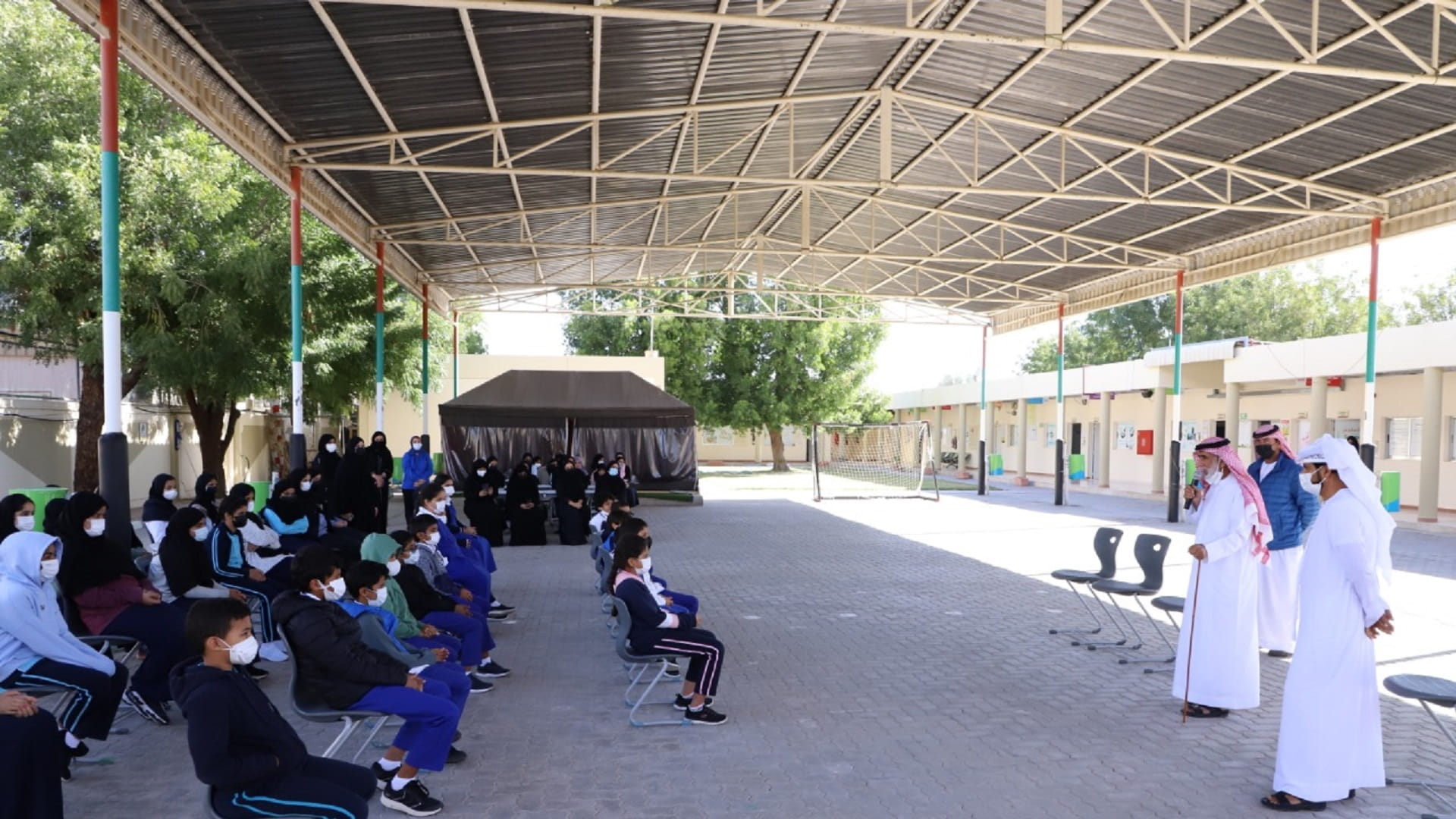 صورة بعنوان: مجلس أولياء أمور الطلبة بالمنطقة الوسطى يزور مدارس "نزوى" 