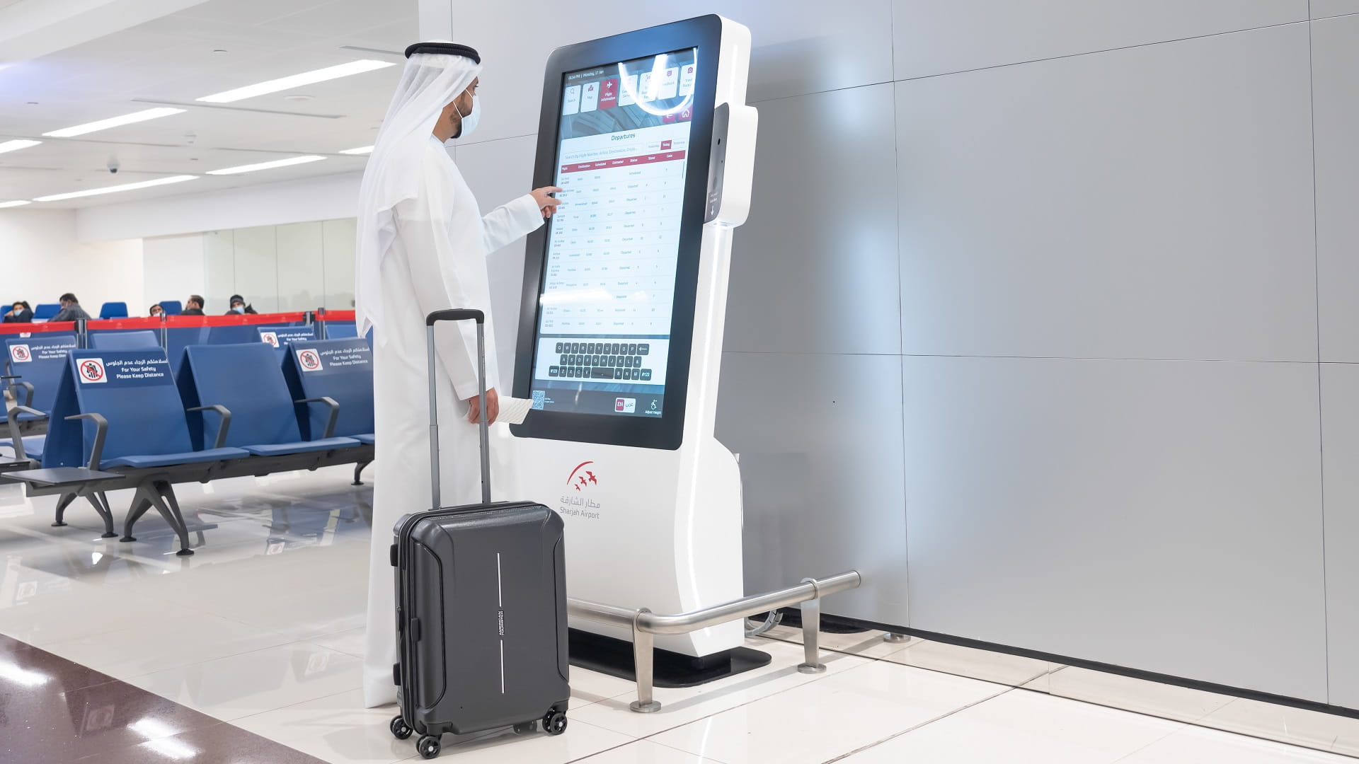 صورة بعنوان: مطار الشارقة يدشن مكتب الاستعلامات الذكي الجديد لخدمة المسافرين 