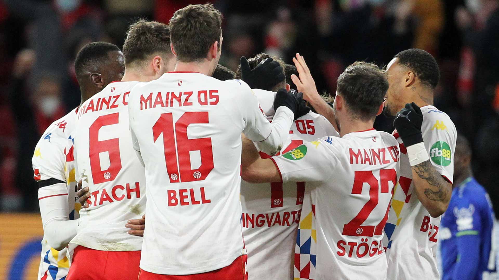 صورة بعنوان: ليفركوزن يسقط أمام ماينز في الدوري الألماني لكرة القدم  