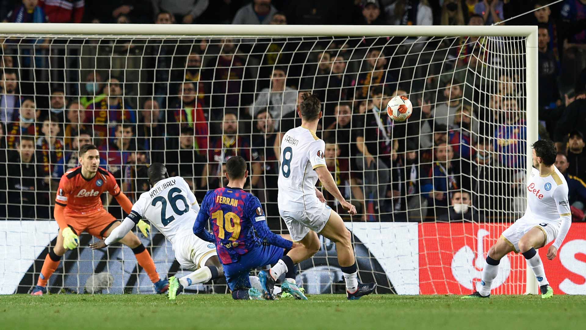 Image for the title: Napoli hold Barcelona 1-1 in Europa League 