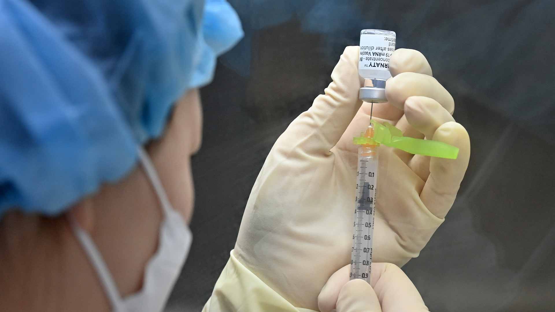 Image for the title: S.Korea daily COVID-19 cases top 100,000 