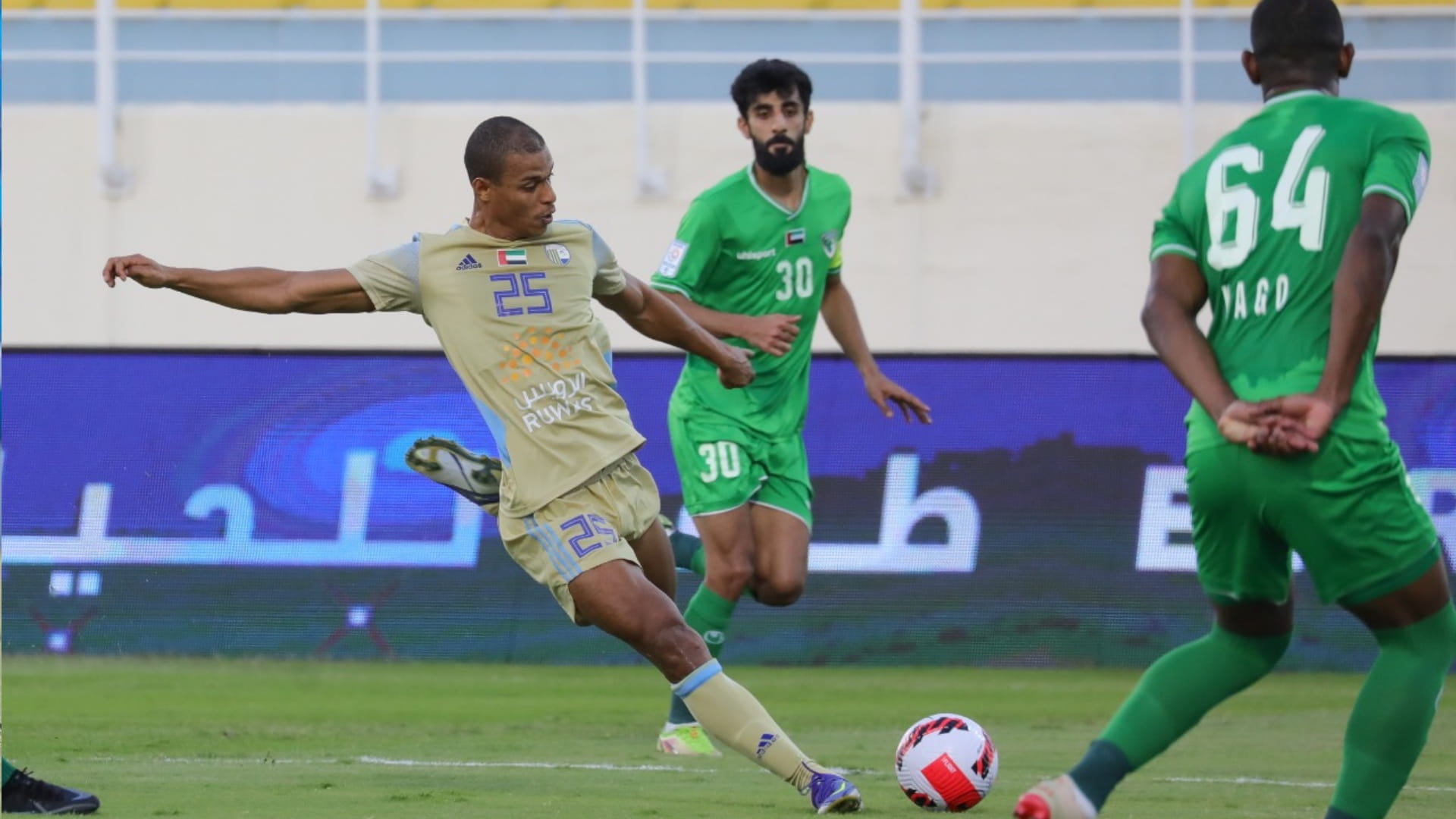 صورة بعنوان: دوري أدنوك للمحترفين: التعادل السلبي يحسم لقاء الظفرة والإمارات 