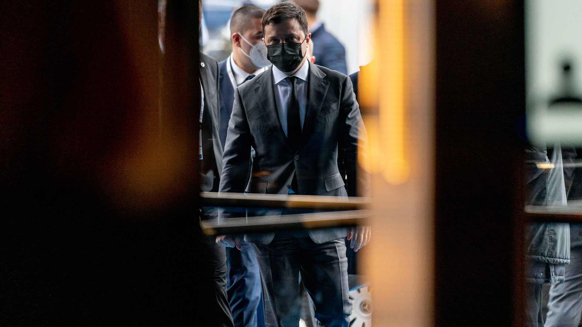 صورة بعنوان: الرئيس الأوكراني يطالب بـ "وقف فوري لإطلاق النار"  