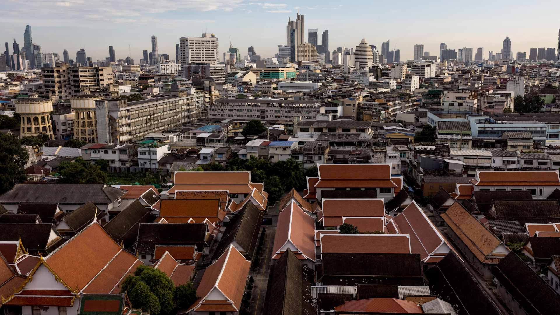 Image for the title: Thailand's economy rebounds in fourth quarter 