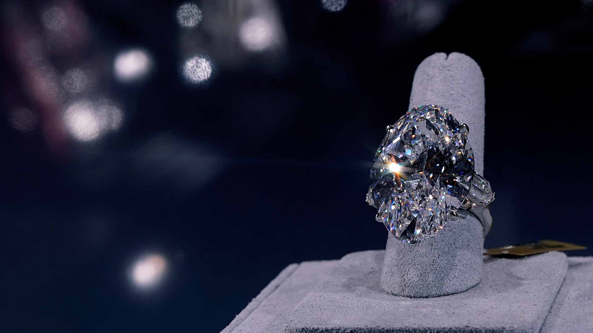 Image for the title: UAE becomes world’s largest rough diamond trading hub 