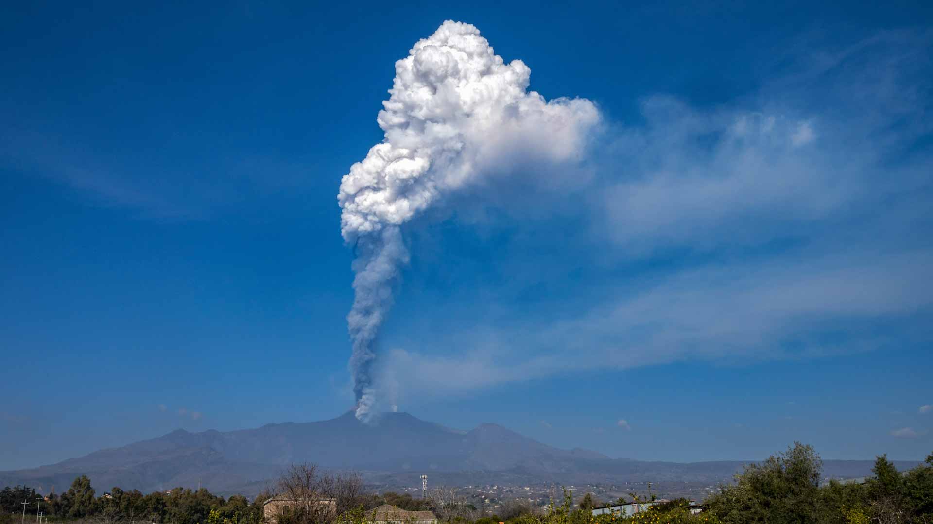 Image for the title: Italy's Etna spews smoke and ashes, closing airport 