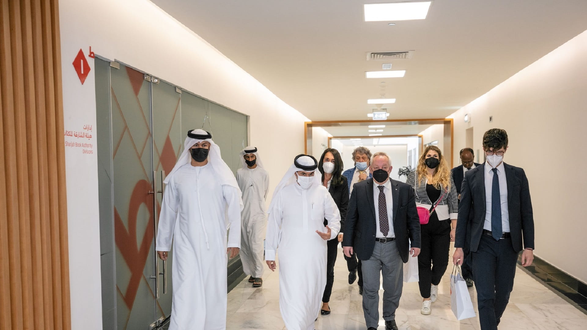 صورة بعنوان: الشارقة للكتاب تستقبل مستشار الثقافة بإقليم لومبارديا الإيطالية 