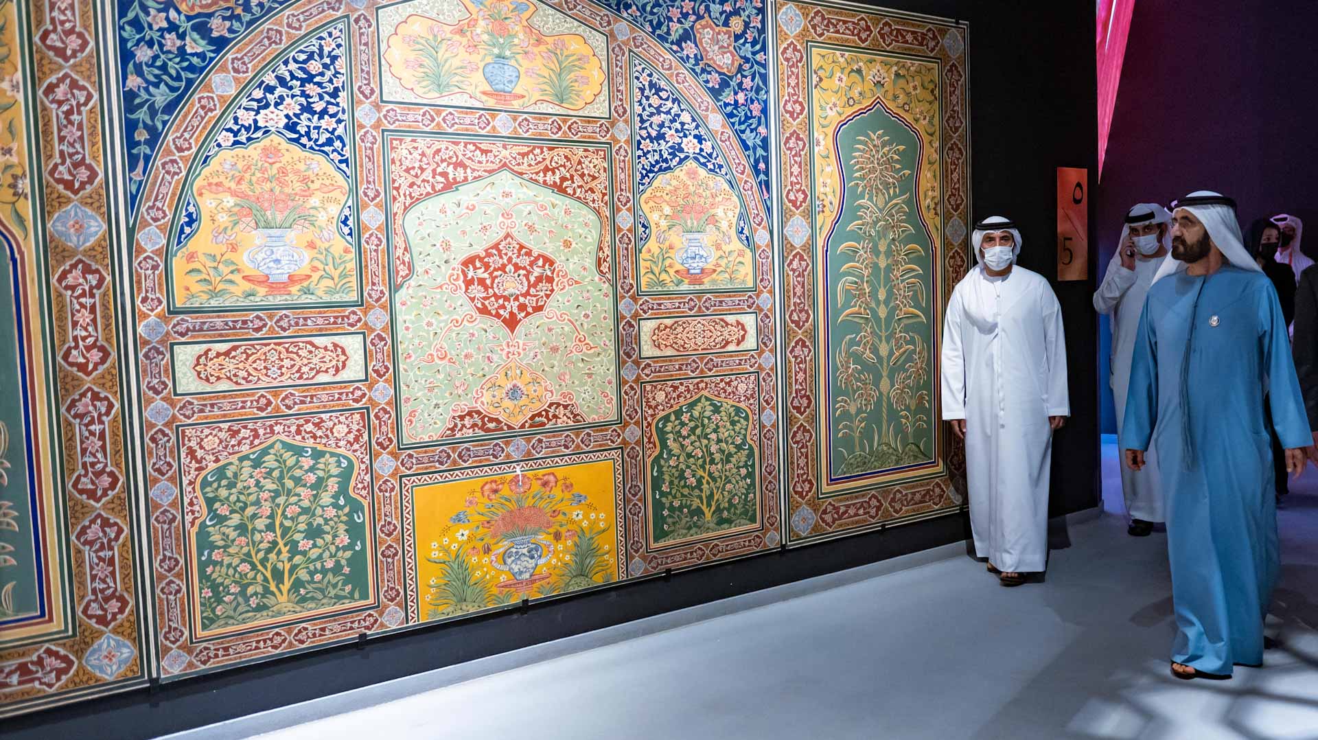 Image for the title: Mohammed bin Rashid visits pavilions of India and Pakistan at Expo 