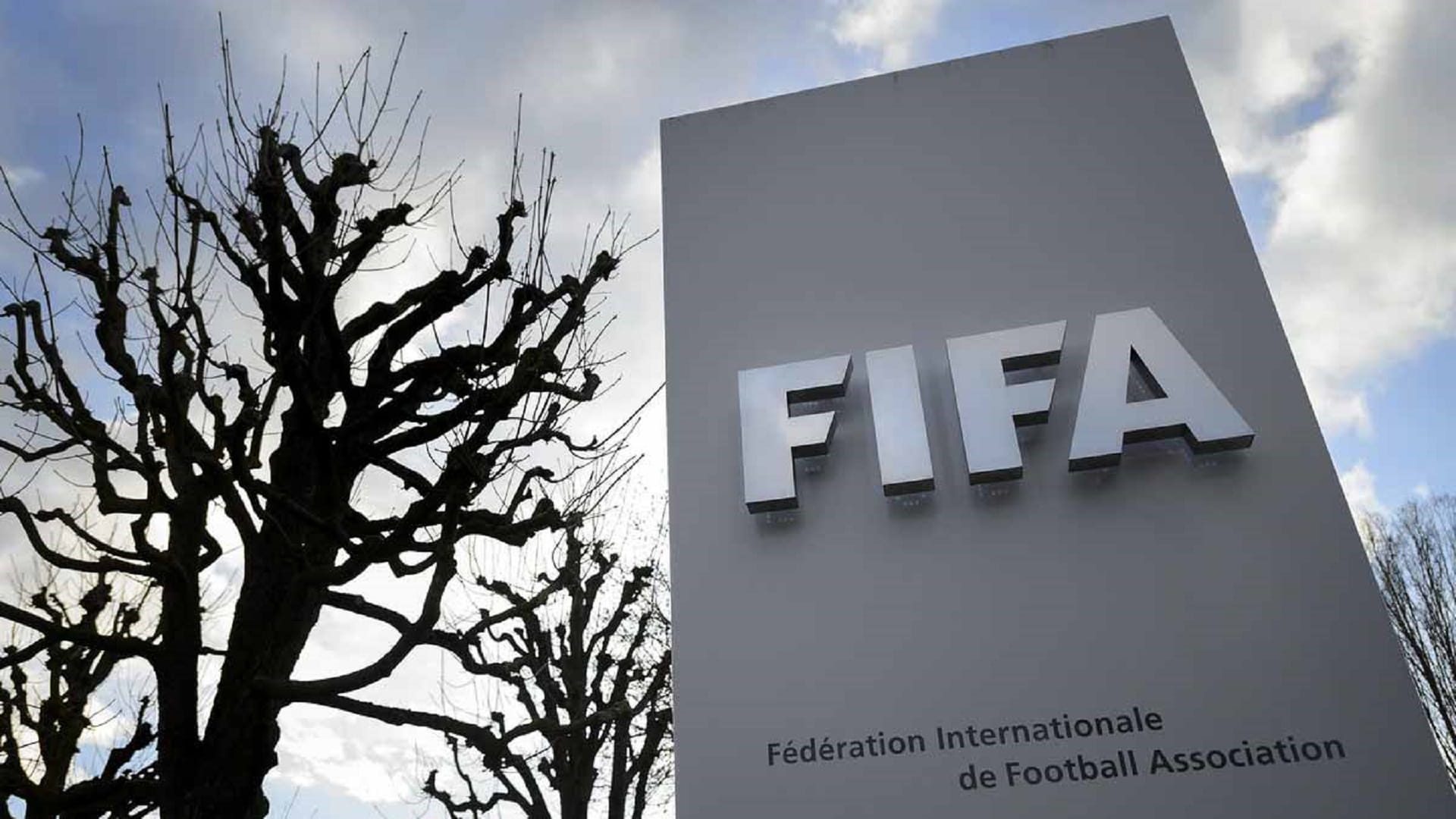 صورة بعنوان: الاتحاد الدولي لكرة القدم يدين غزو روسيا لأوكرانيا 