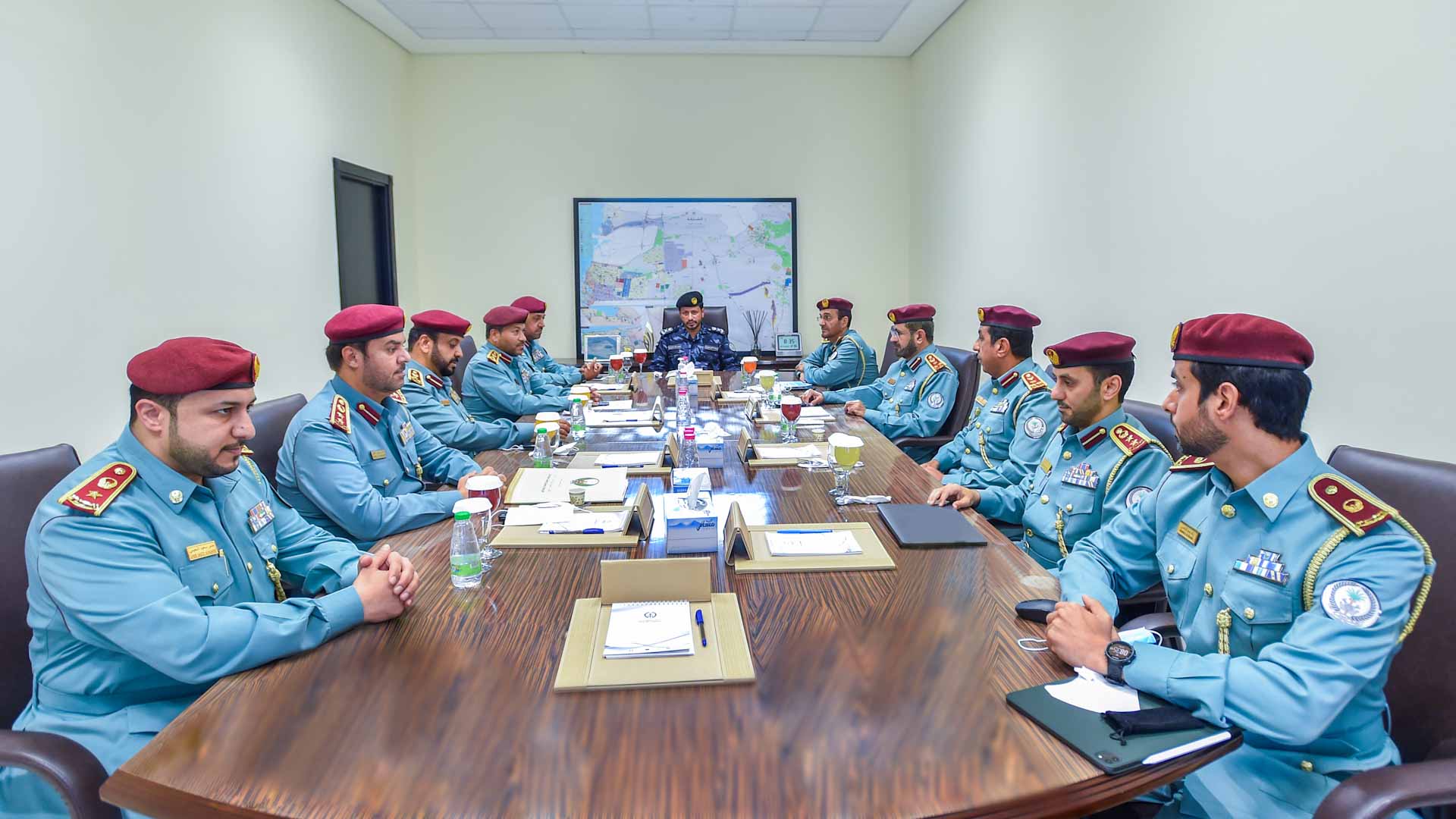 صورة بعنوان: اللواء الشامسي يترأس اجتماع لجنة القيادة العليا بشرطة الشارقة  