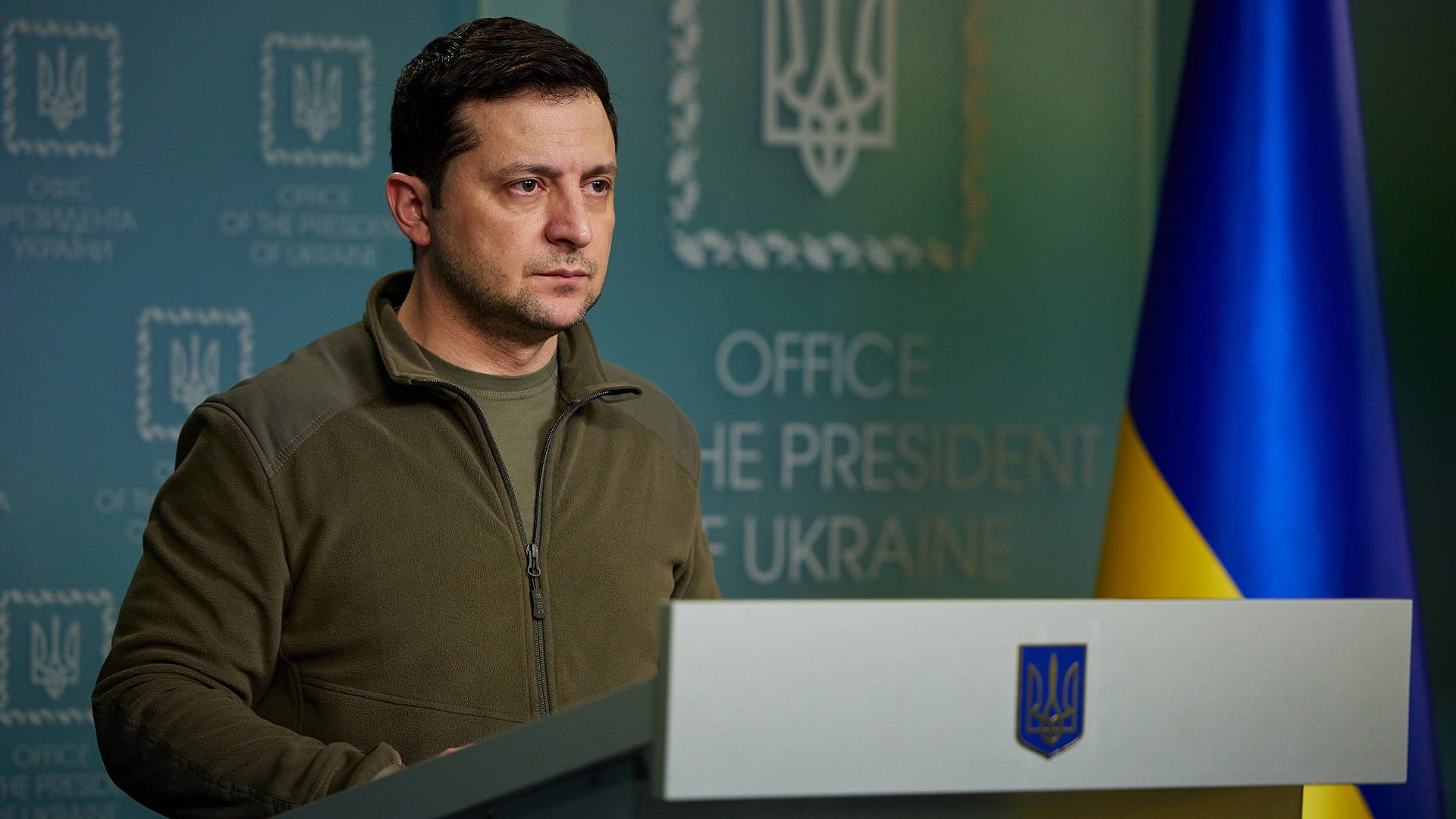Image for the title: Zelensky welcomes German decision to send arms 