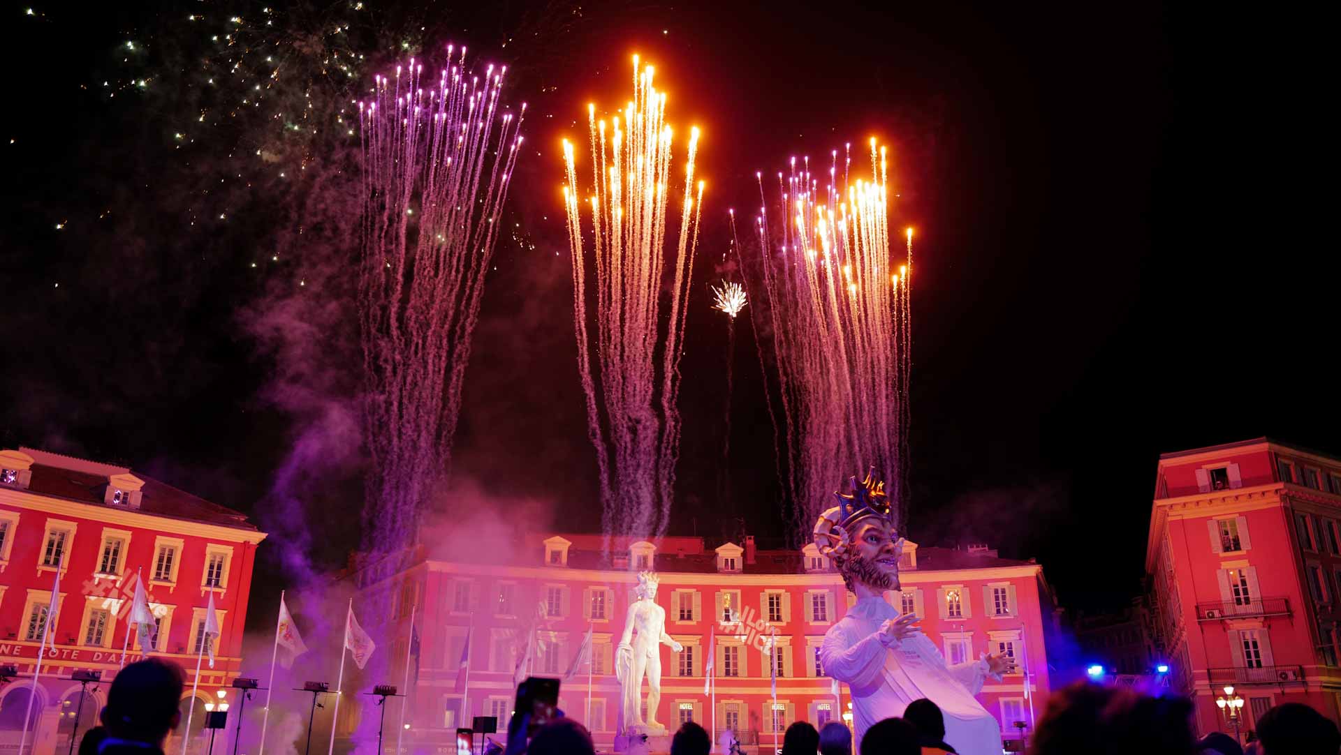 Image for the title: Dutch celebrate carnival as most Covid curbs end 