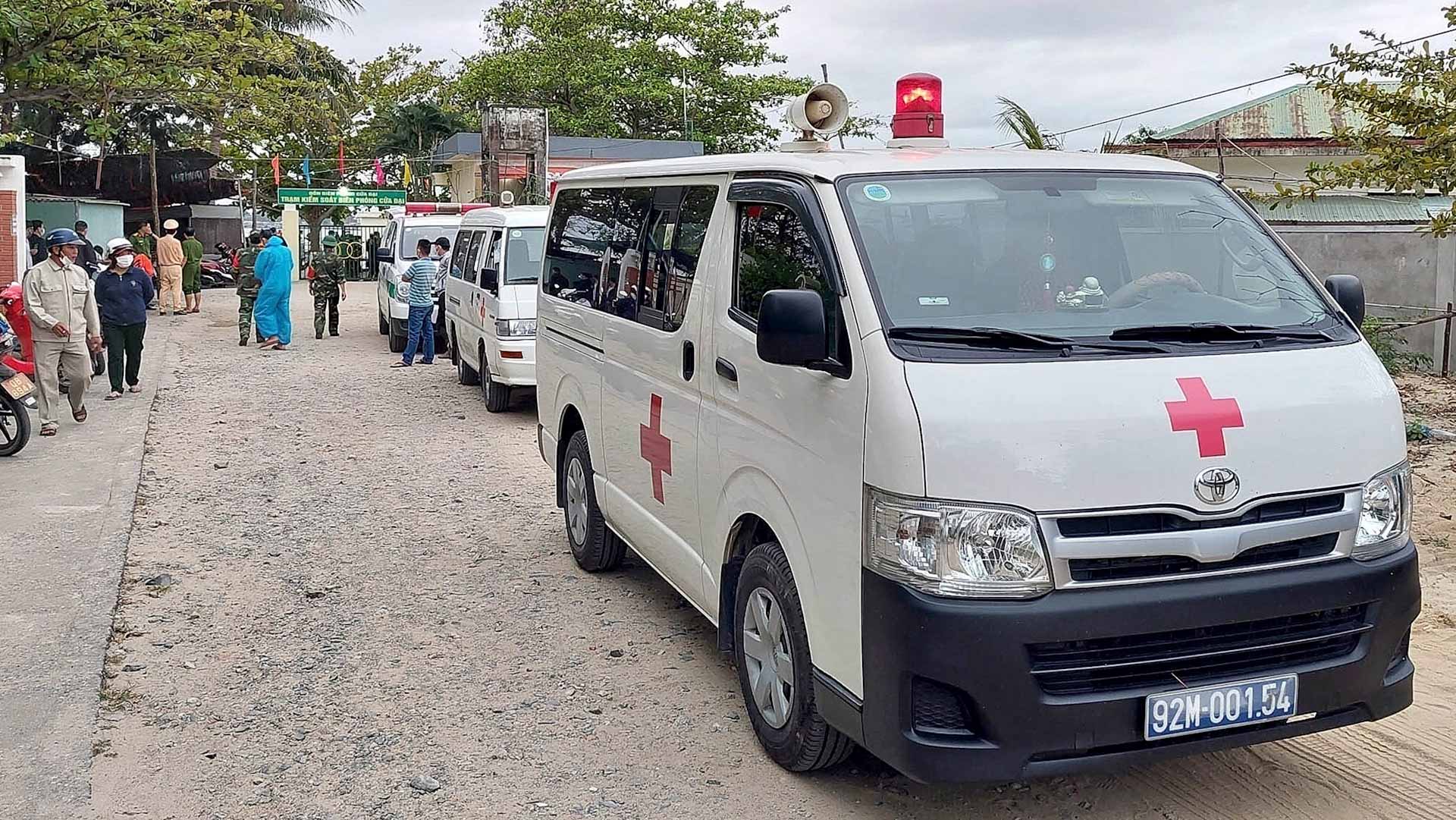 Image for the title: 13 dead after tourist boat sinks in Vietnam 