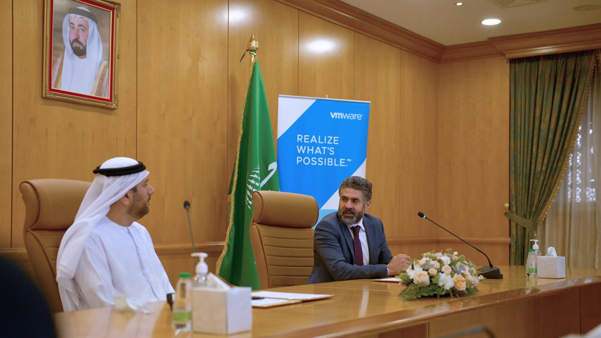 صورة بعنوان: جامعة الشارقة توقع مذكرة تفاهم مع شركة "في أم وير" 