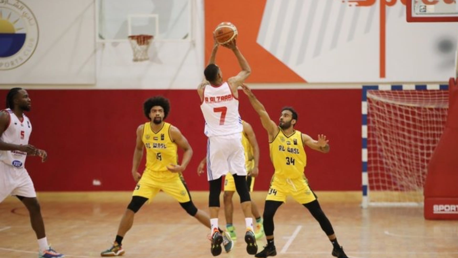 صورة بعنوان: الشارقة يفوز على الوصل في ذهاب نصف نهائي دوري كرة السلة 